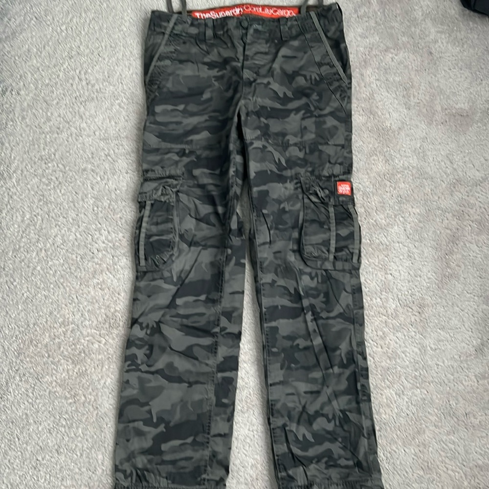 SUPERDRY  CORELITE CARGO, men’s large, camo, NWOT